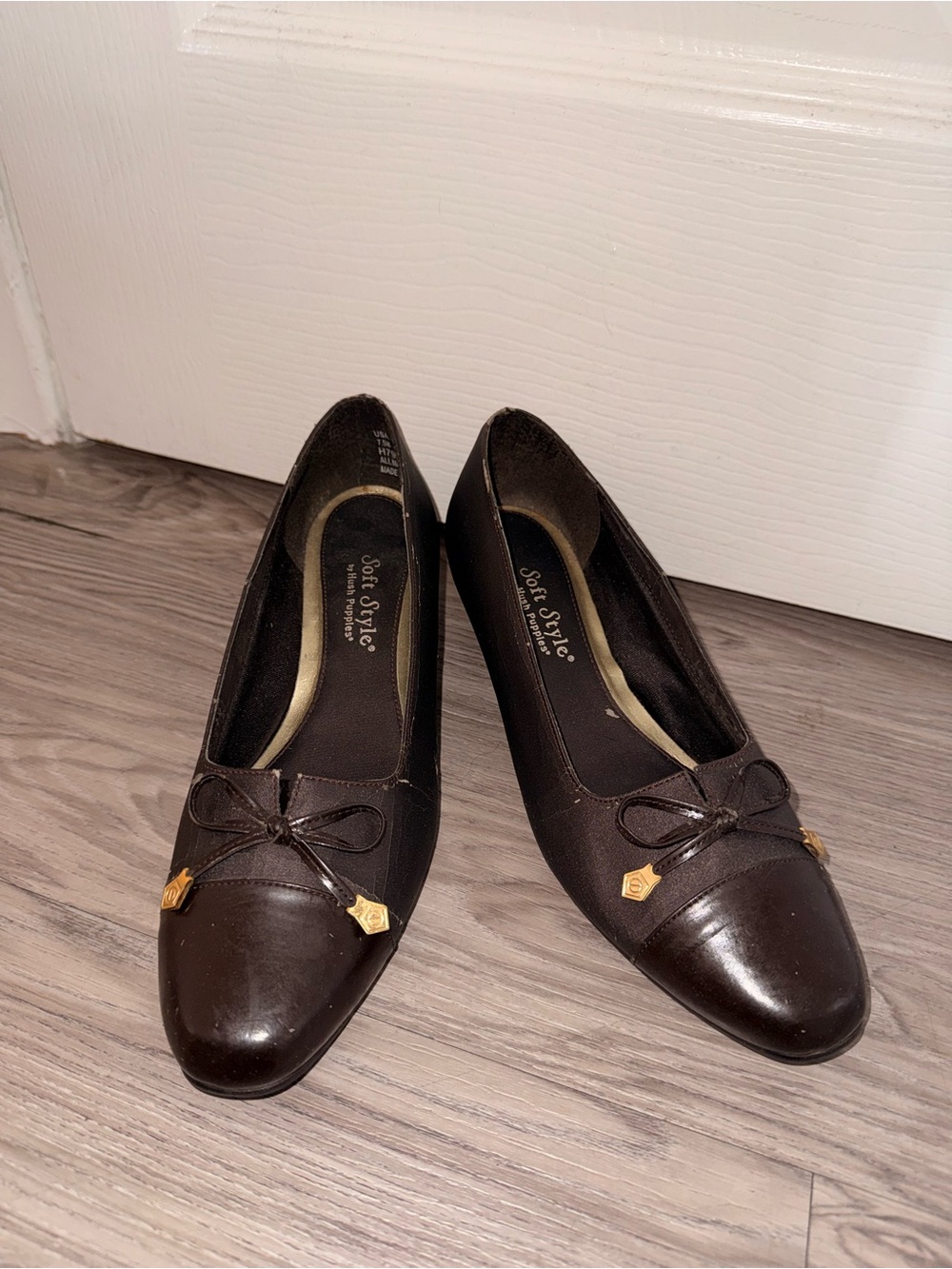Soft Style Women’s Dark Brown Bow-Trim Loafers with Gold Accents